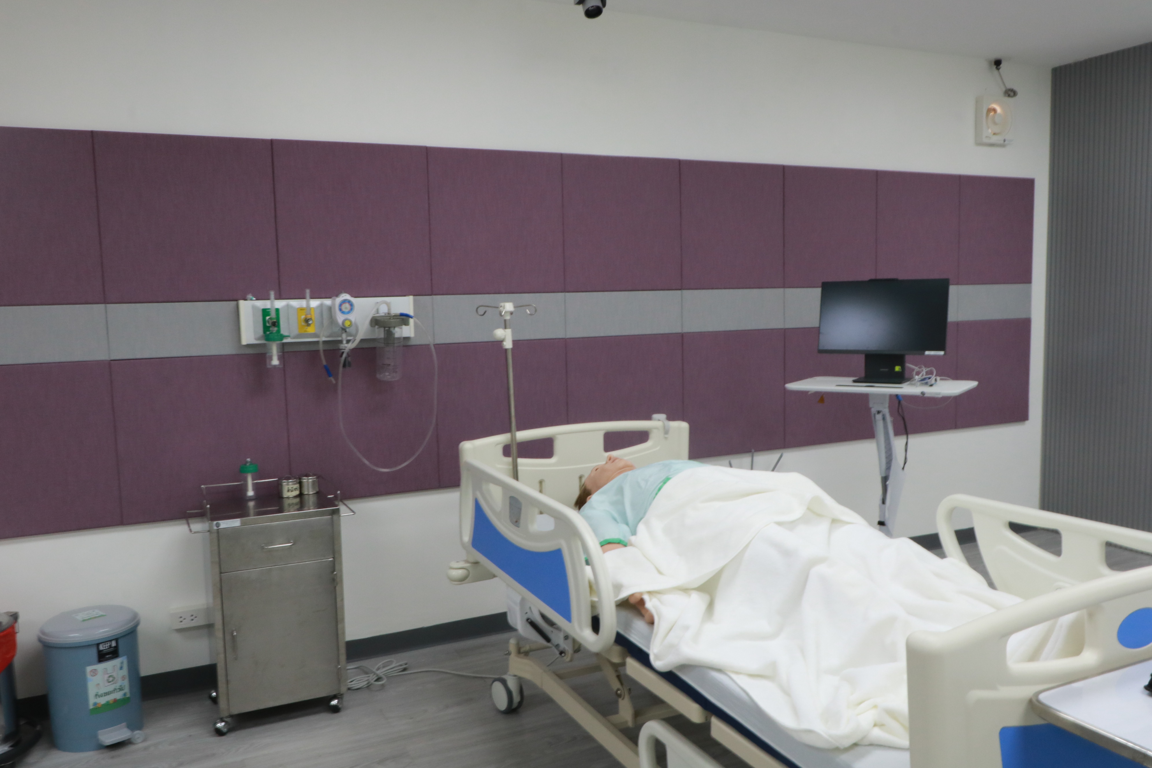 รูปห้อง ห้องปฏิบัติการพยาบาลผู้ใหญ่เสมือนจริง (SIMMAN)